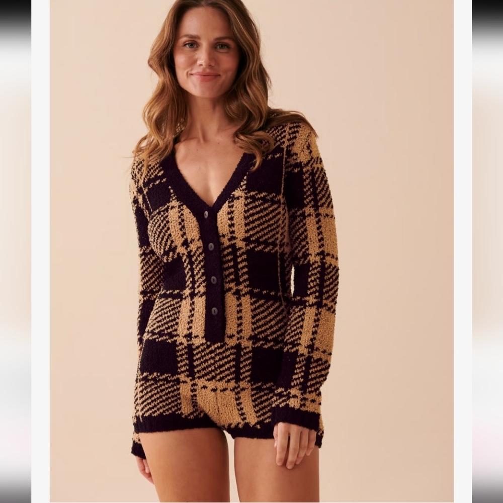 LA VIE EN LOUNGE Chenille Long Sleeve Romper. Size S.